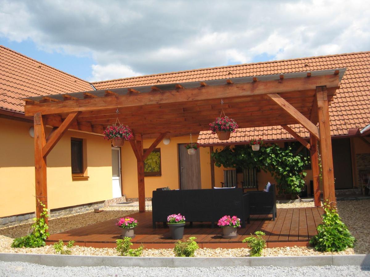 Apartmany Vcelka Hranice u Novych Hradu 外观 照片