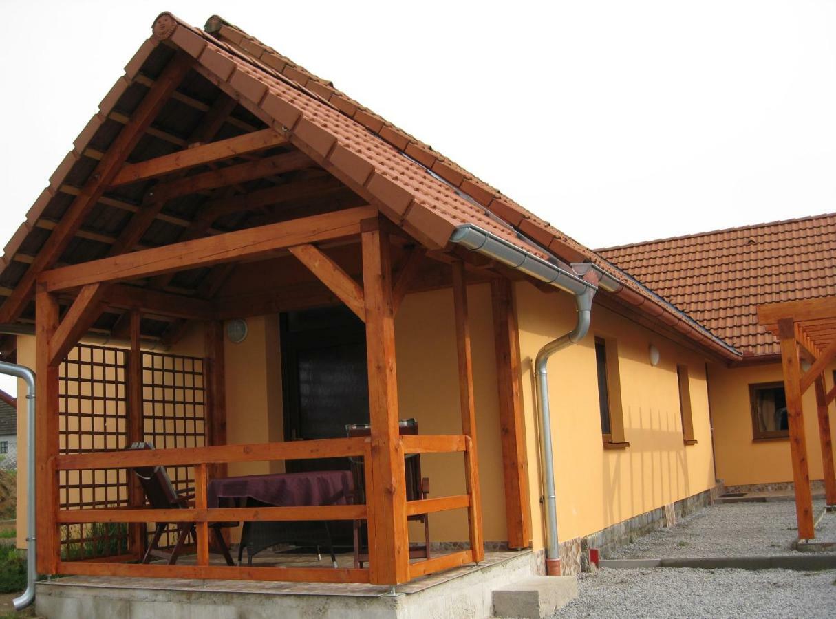 Apartmany Vcelka Hranice u Novych Hradu 外观 照片